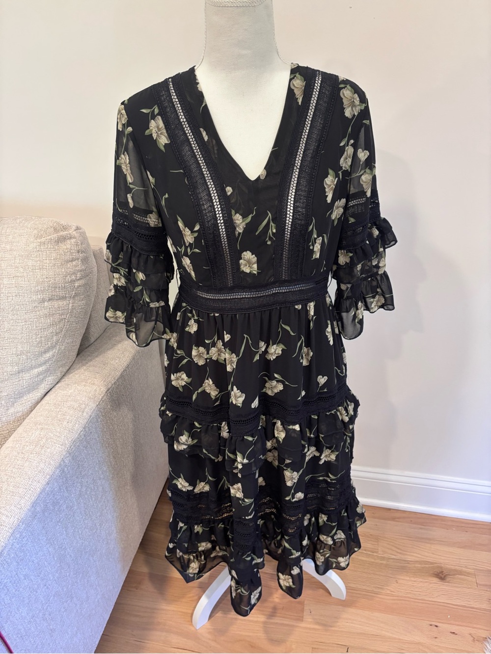AQUA Floral Print Midi Dress size medium